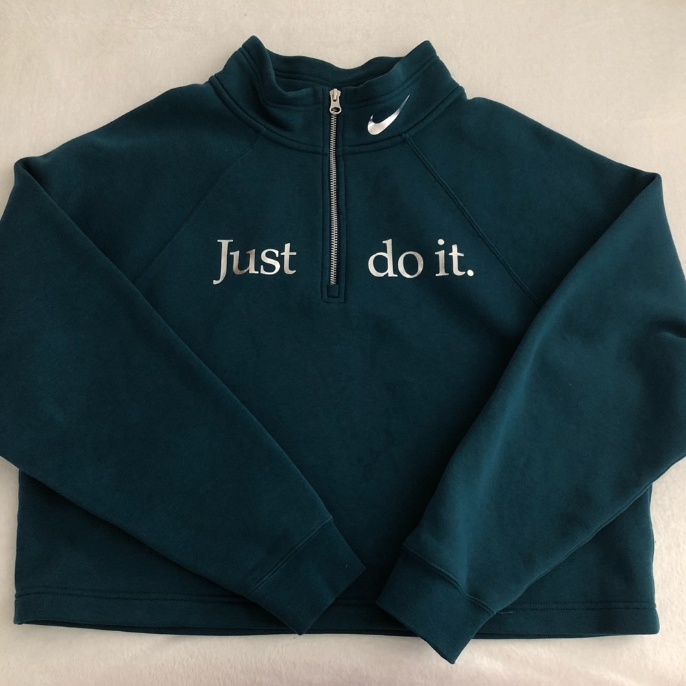 Cropped Nike Quarter Zip Up